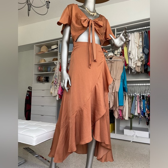 SATIN EFFECT CUT OUT DRESS π€ - Picture 1 of 7